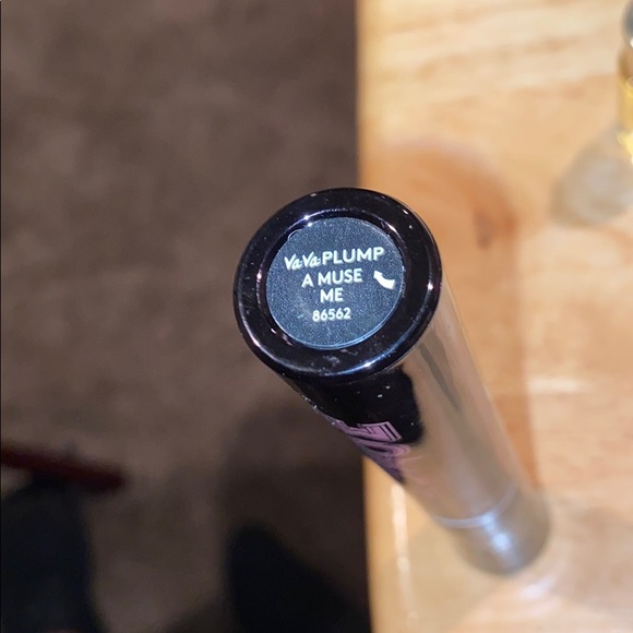 VA-VA-PLUMP™ SHINY LIQUID LIPSTICK A Muse Me - Picture 1 of 3